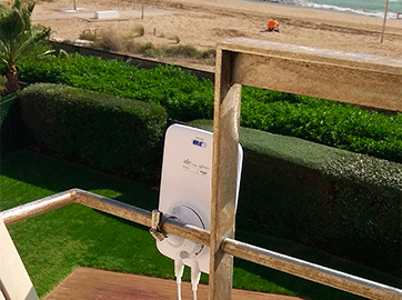 Antena Wifi en casa delante de la playa